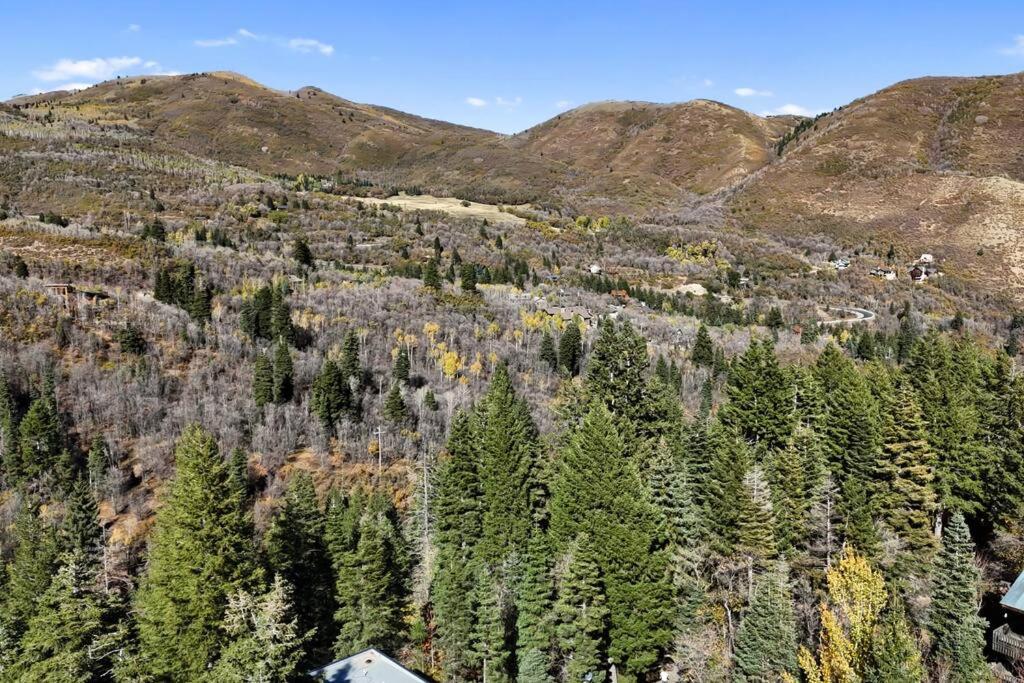 Beartooth Lodge with Hot Tub and Stuart Falls Views
