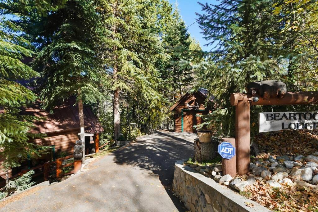 Beartooth Lodge with Hot Tub and Stuart Falls Views