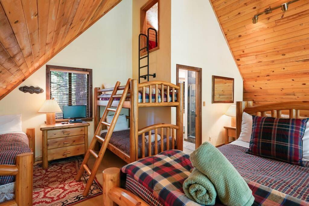Beartooth Lodge with Hot Tub and Stuart Falls Views