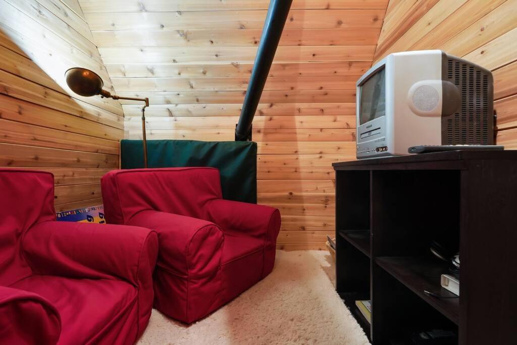 Beartooth Lodge with Hot Tub and Stuart Falls Views