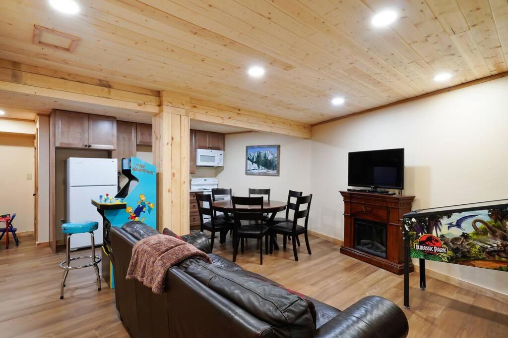 Beartooth Lodge with Hot Tub and Stuart Falls Views