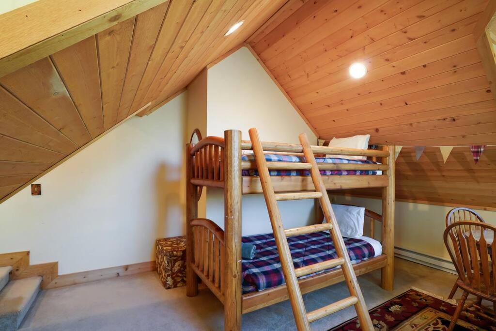 Beartooth Lodge with Hot Tub and Stuart Falls Views