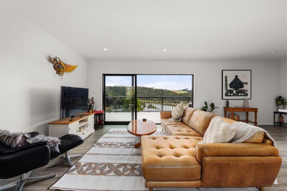 Waterview retreat