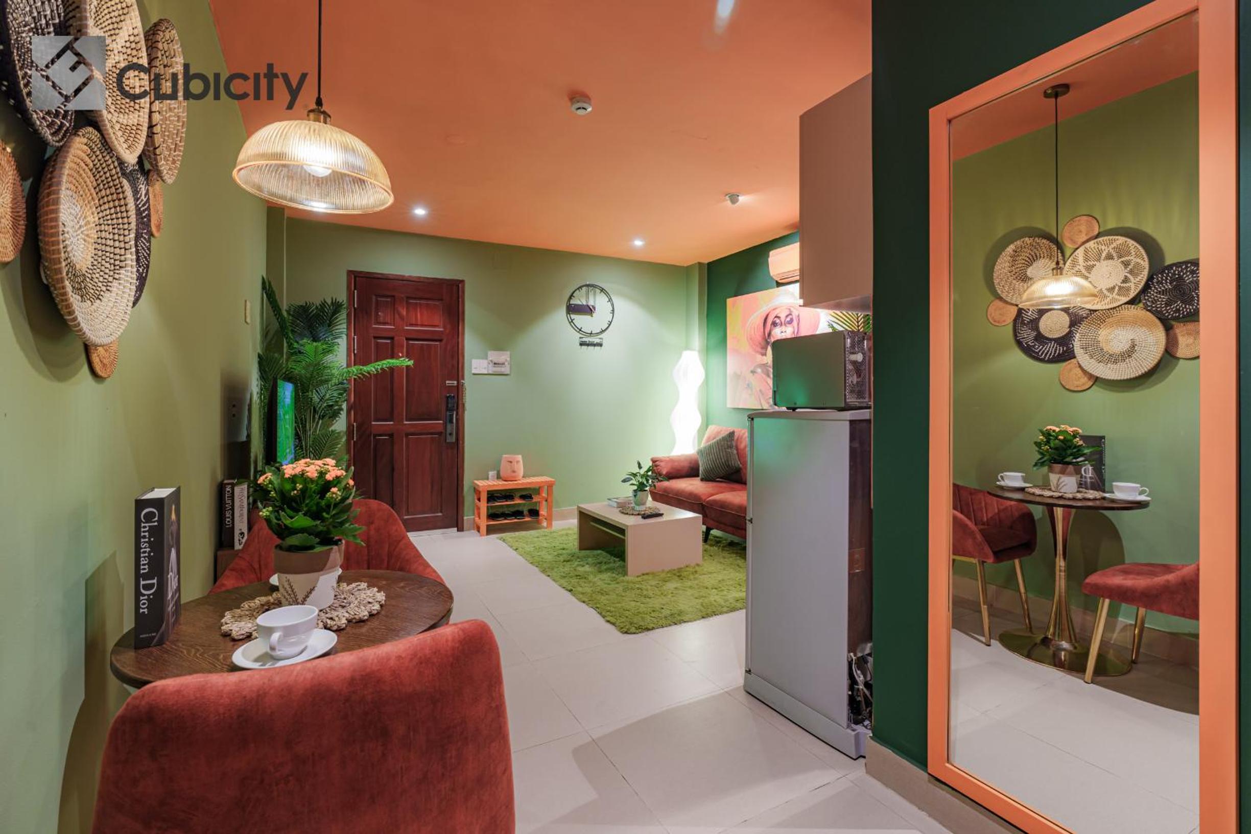 Cubicity Metro House