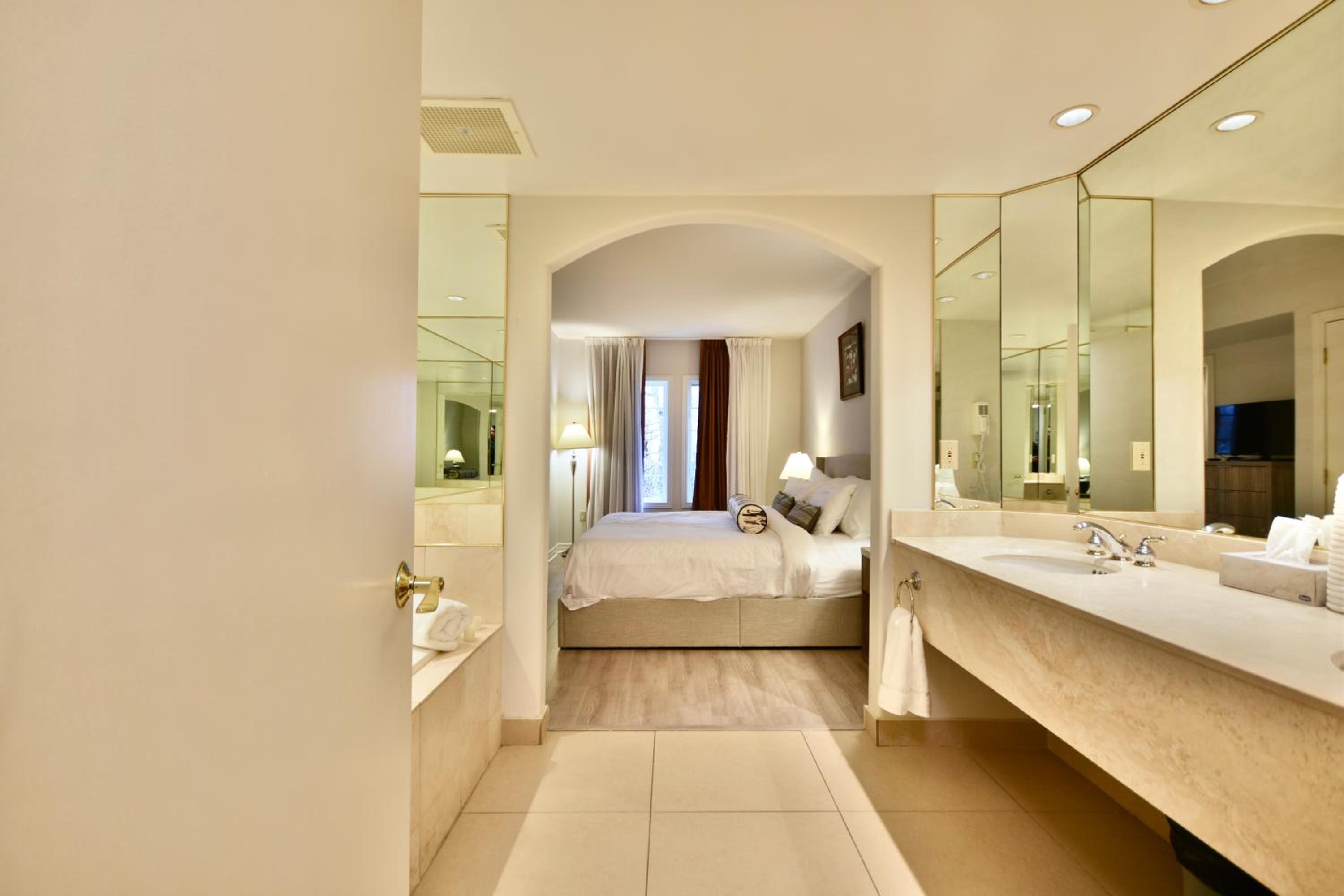 Jacuzzi Suite Relaxing Retreat