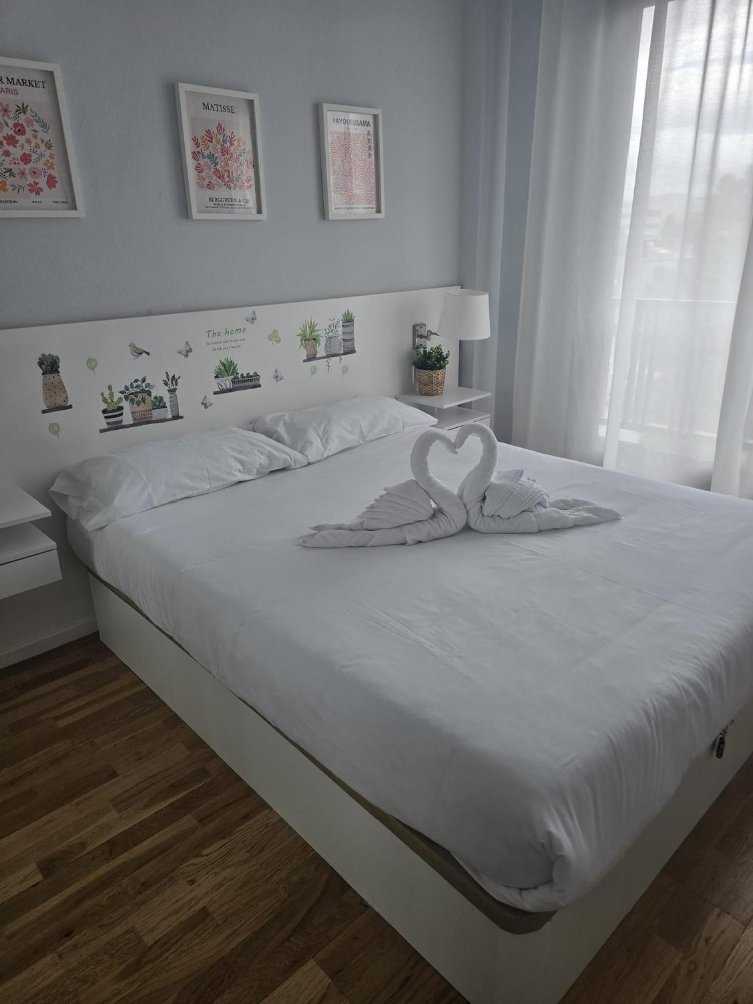 Airport Madrid Plenilunio Suites Green by beBalmy