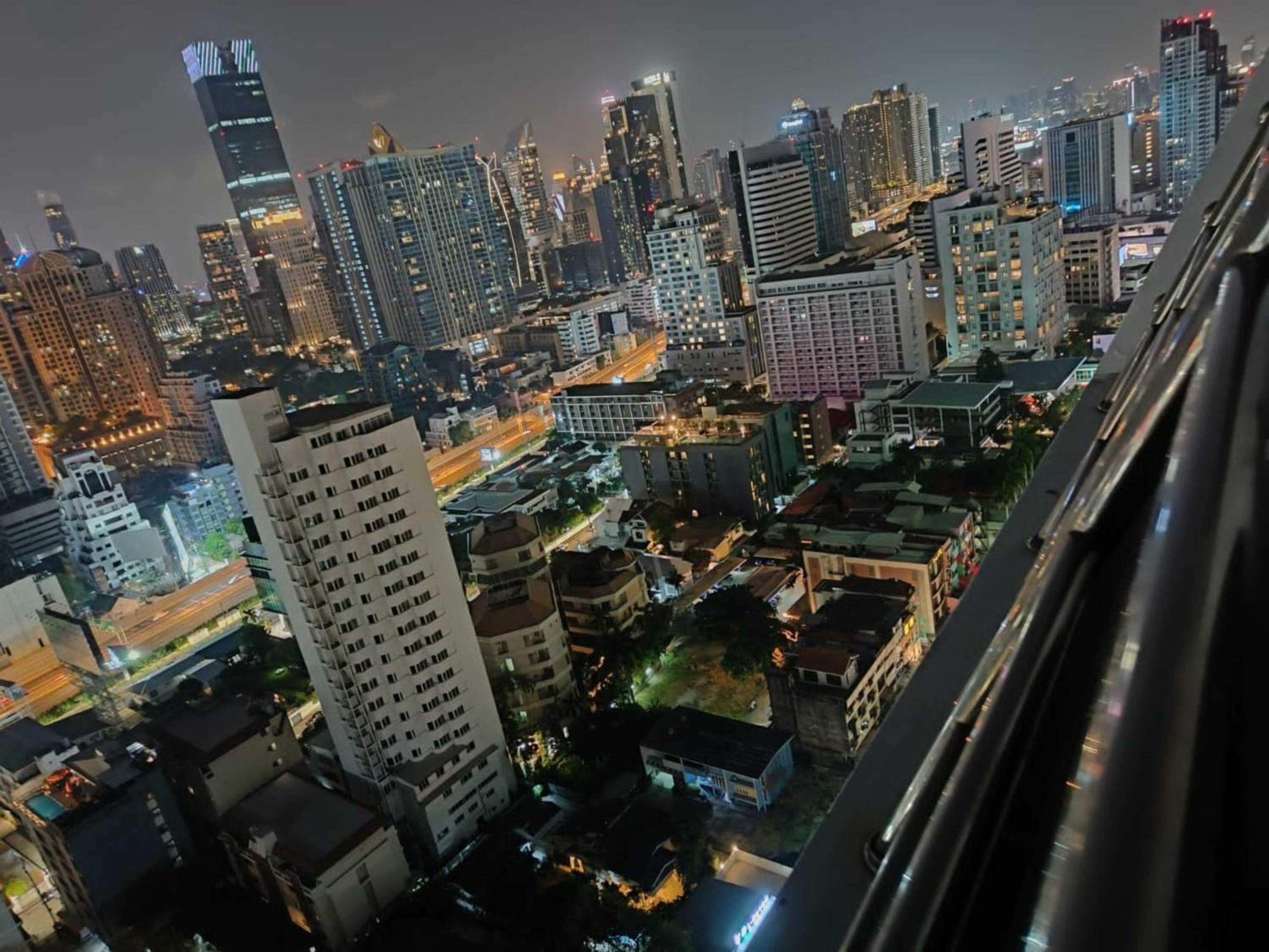 Rent Omni Tower Apartments Nana Bangkok - Prime Sukhumvit location