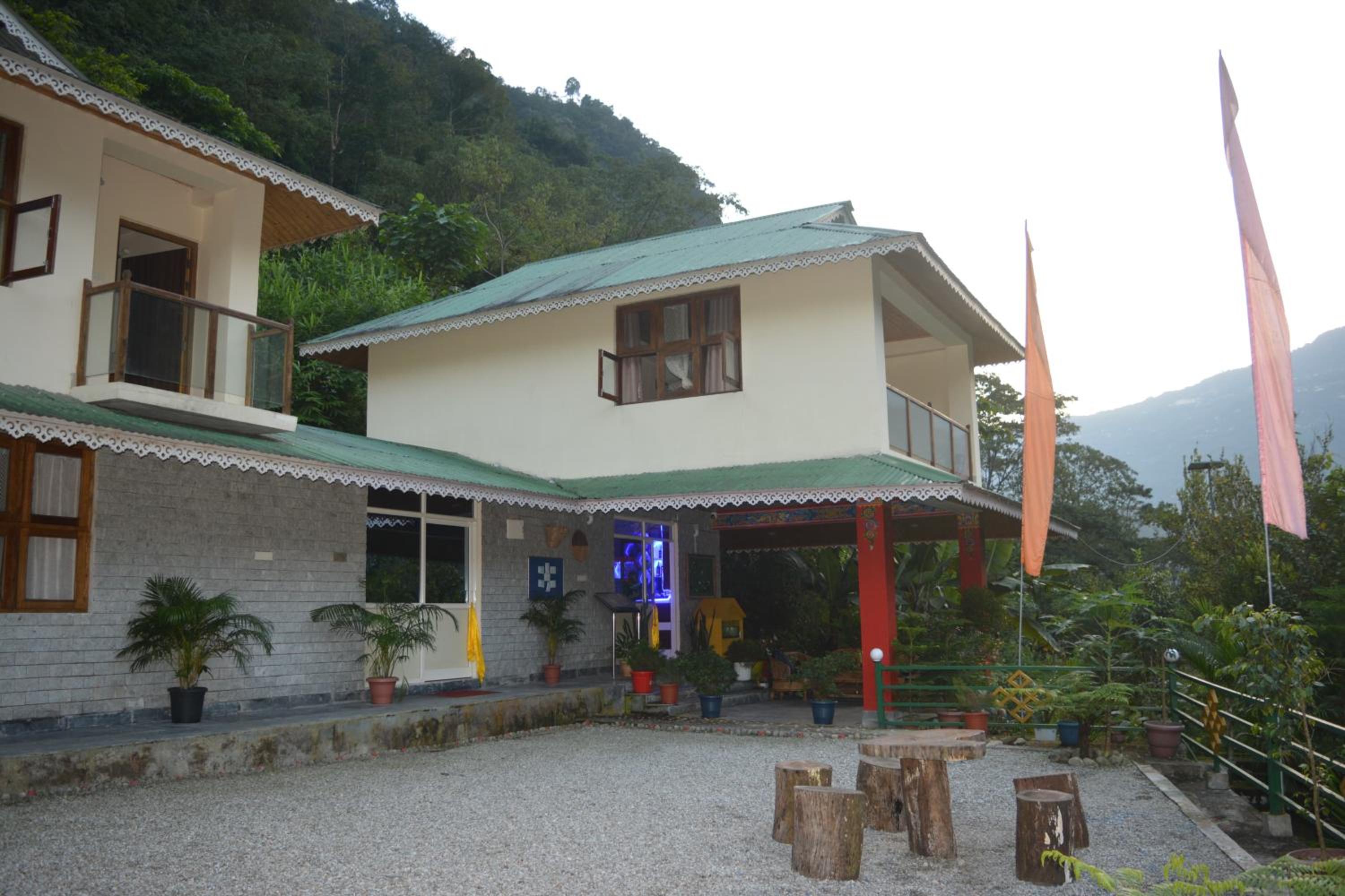 Avintar Riverside Homestay
