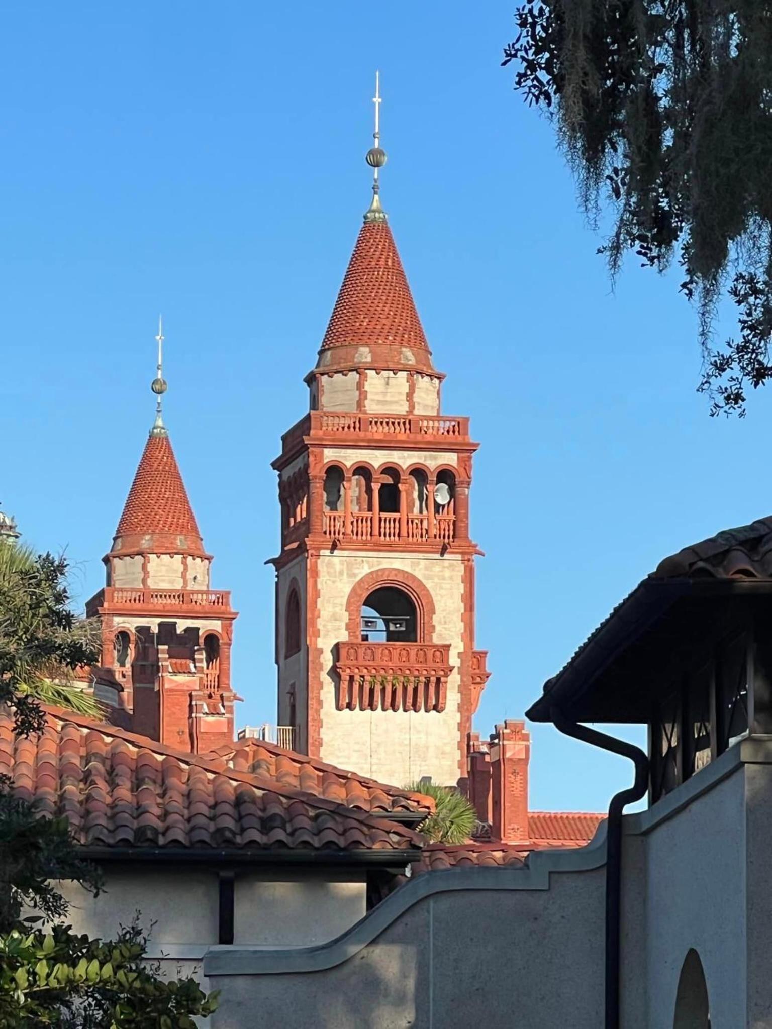 Hotel Charming 4-bedroom Family Haven