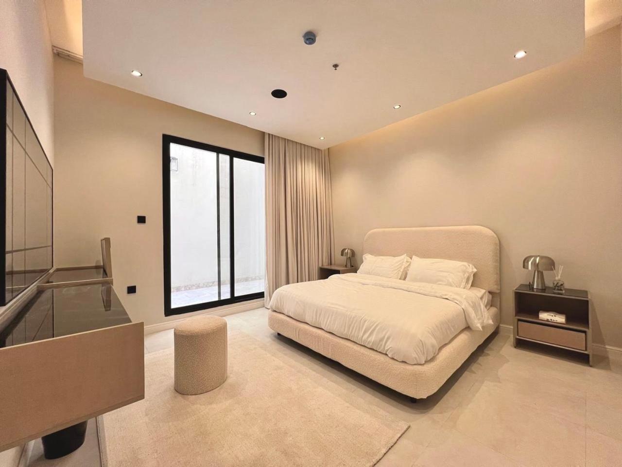 Modern B3 Apartment with AC Near Boulevard and Airport