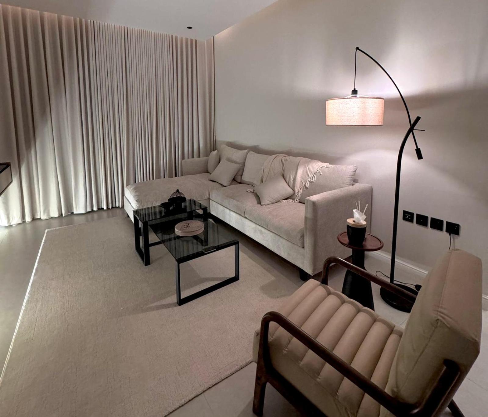 Modern B3 Apartment with AC Near Boulevard and Airport