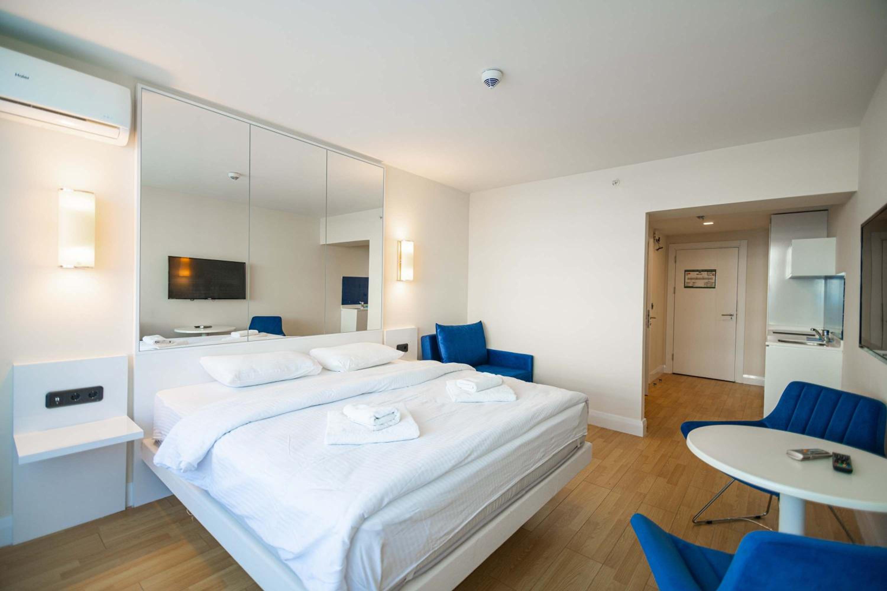 Studio with Balcony near the sea in Batumi - By Wehost view 5