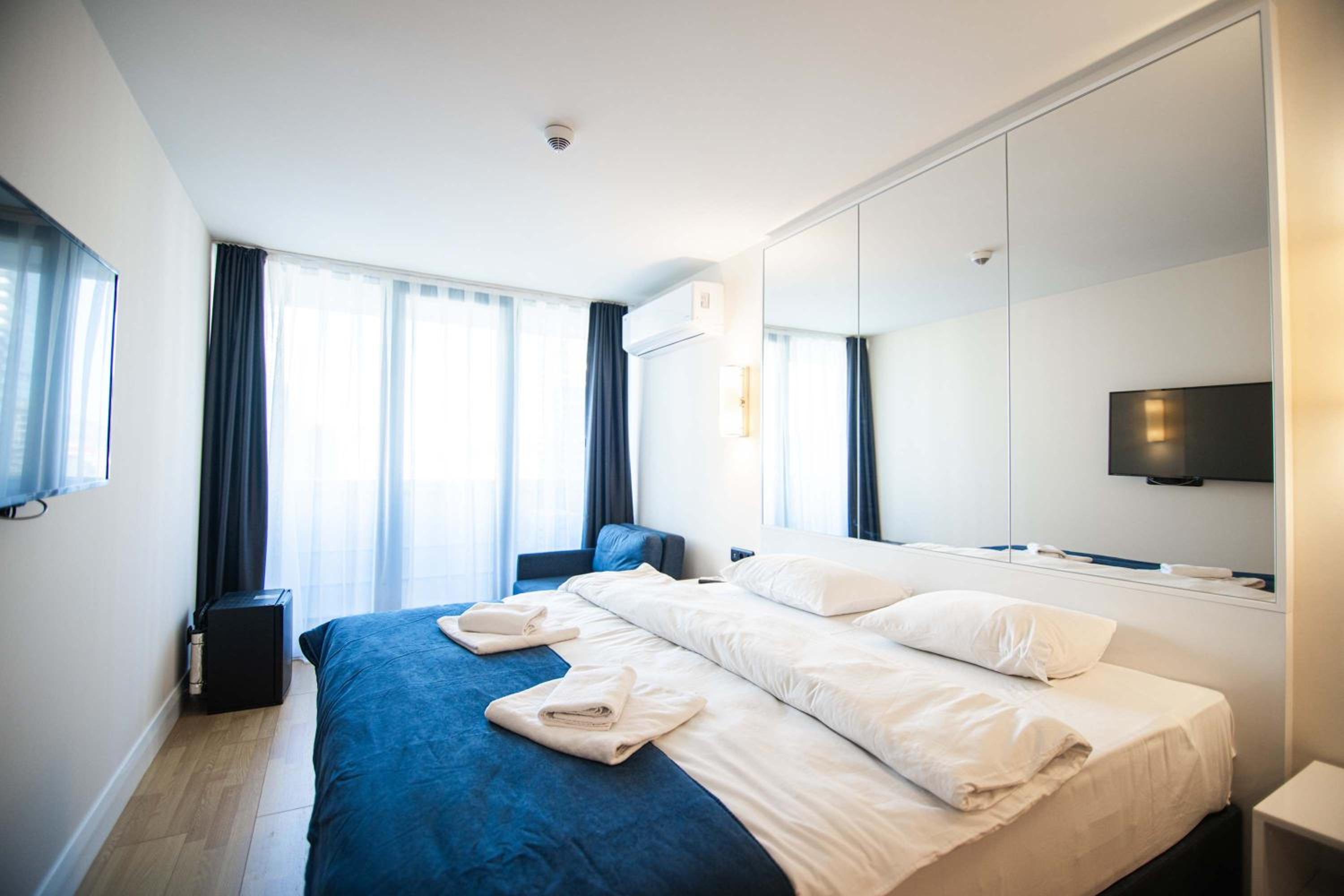 Cozy studio Apt with Sea Views - By Wehost view 4