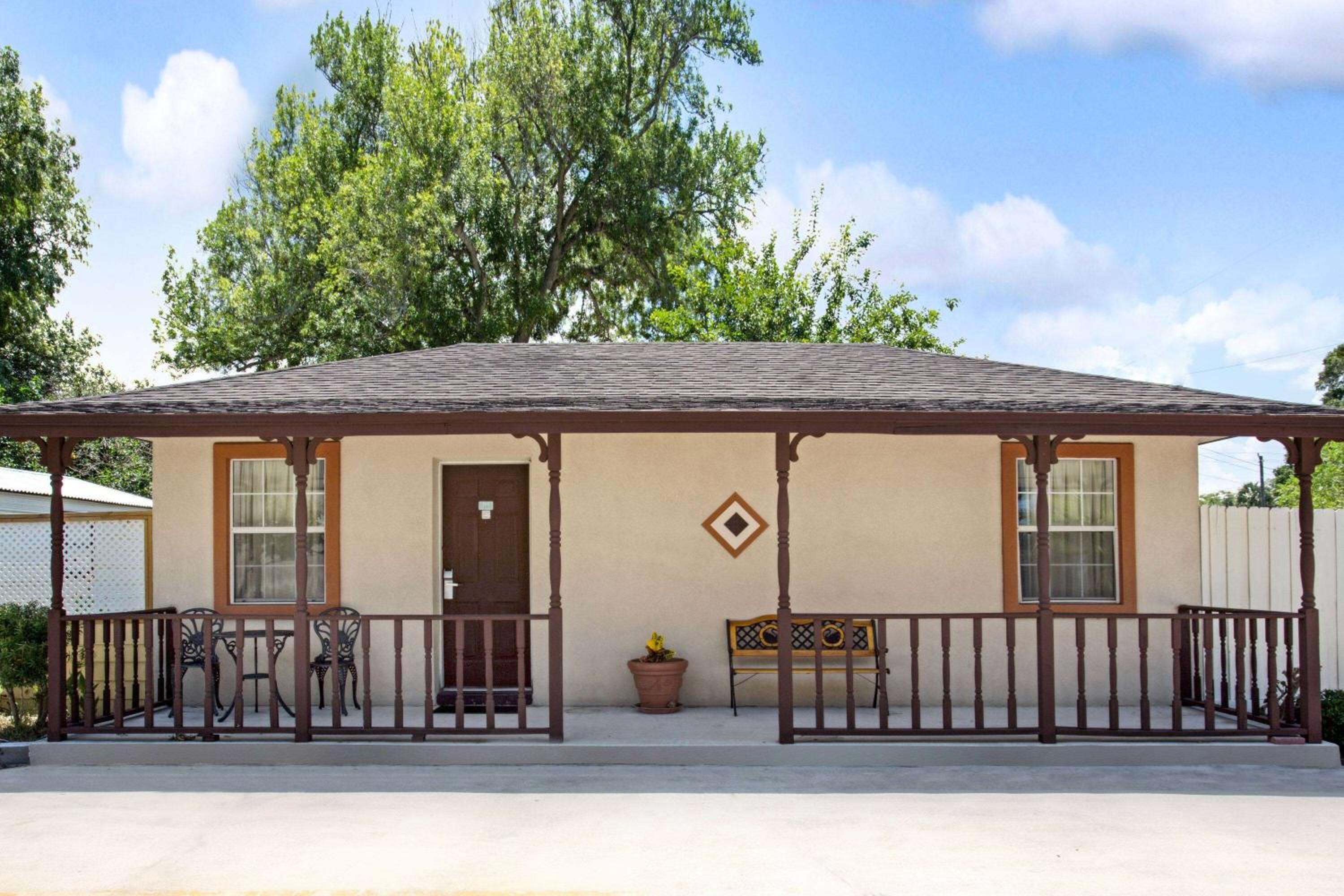 Hotel Travelodge by Wyndham Suites St Augustine - Image 1