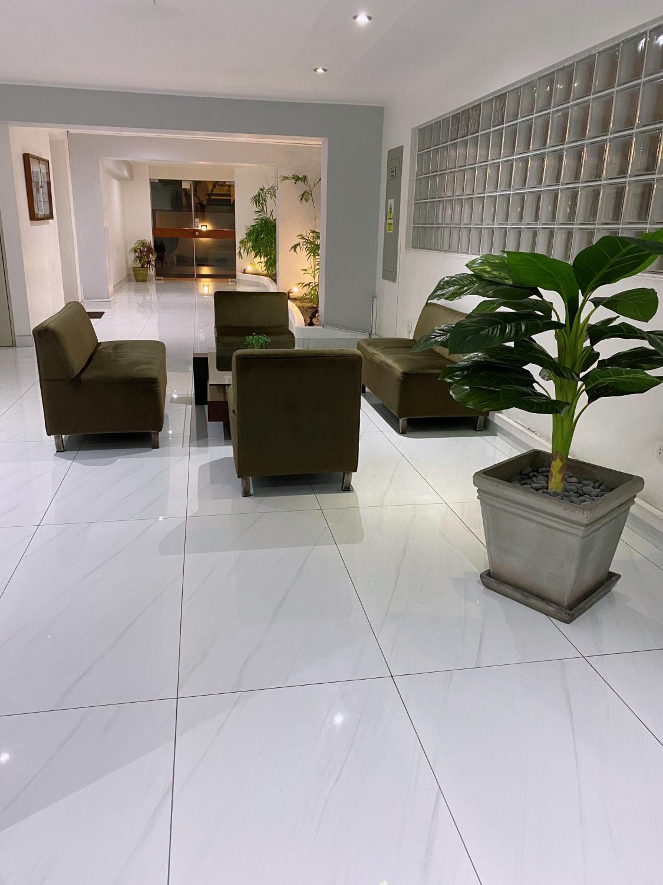Habitación y baño privada KING Miraflores view 3