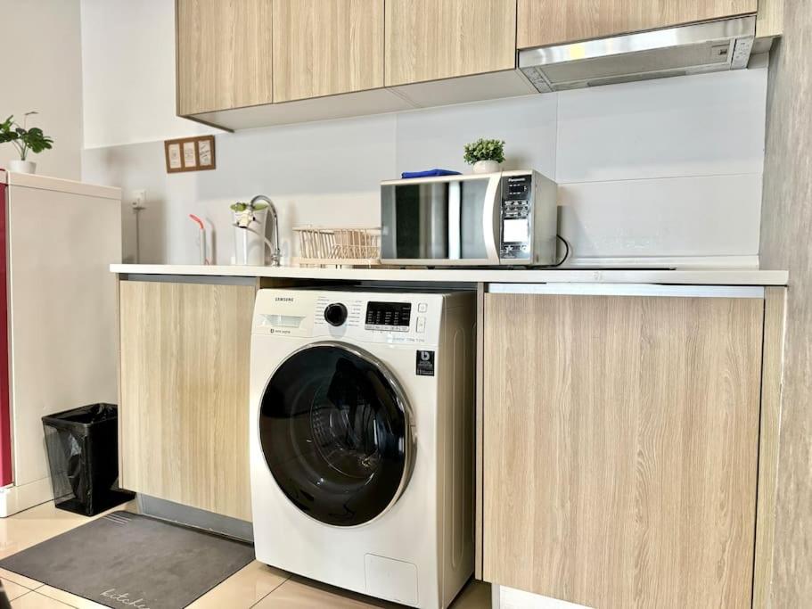 Tropicana 218 Macalister #Homely #Georgetown #Infinity Pool #Near island hospital #6pax #2BR 2bath #2Queen 2Single #Quality well maintained #Private host photo 4