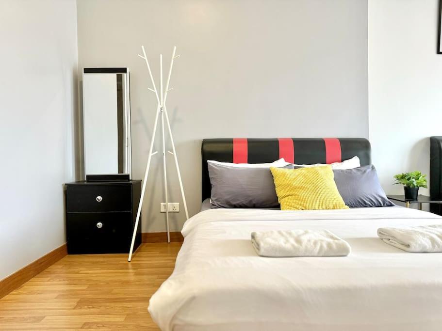 Tropicana 218 Macalister #Homely #Georgetown #Infinity Pool #Near island hospital #6pax #2BR 2bath #2Queen 2Single #Quality well maintained #Private host photo 6