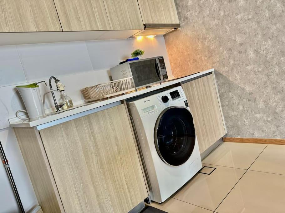 Tropicana 218 Macalister #Homely #Georgetown #Infinity Pool #Near island hospital #6pax #2BR 2bath #2Queen 2Single #Quality well maintained #Private host photo 8