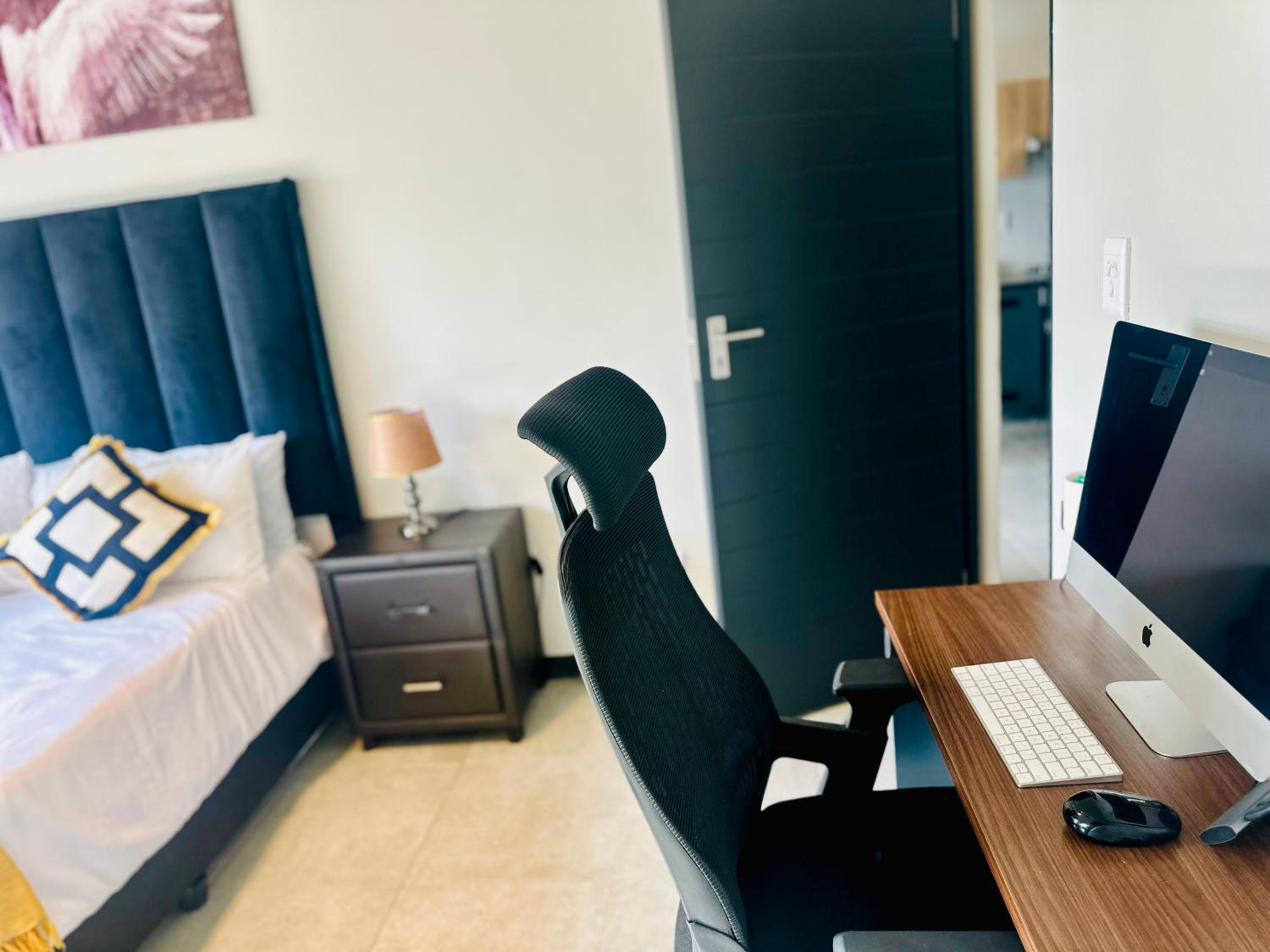 Midrand Modern Apartment with Pool 5 min from Mall of Africa view 5
