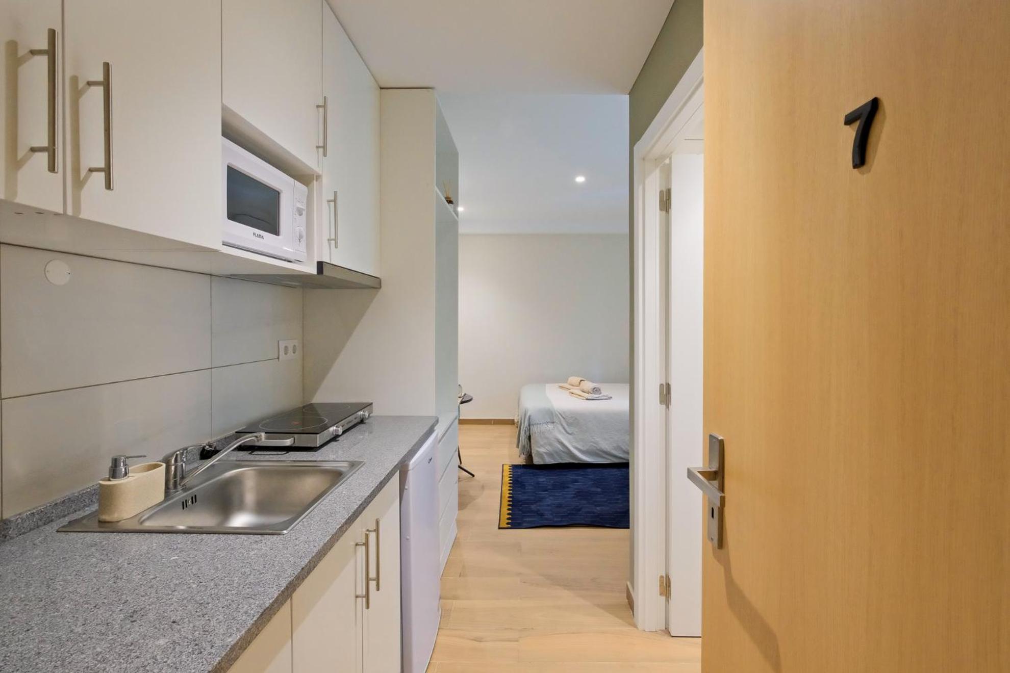 Lovely studio fully equipped near subway N7