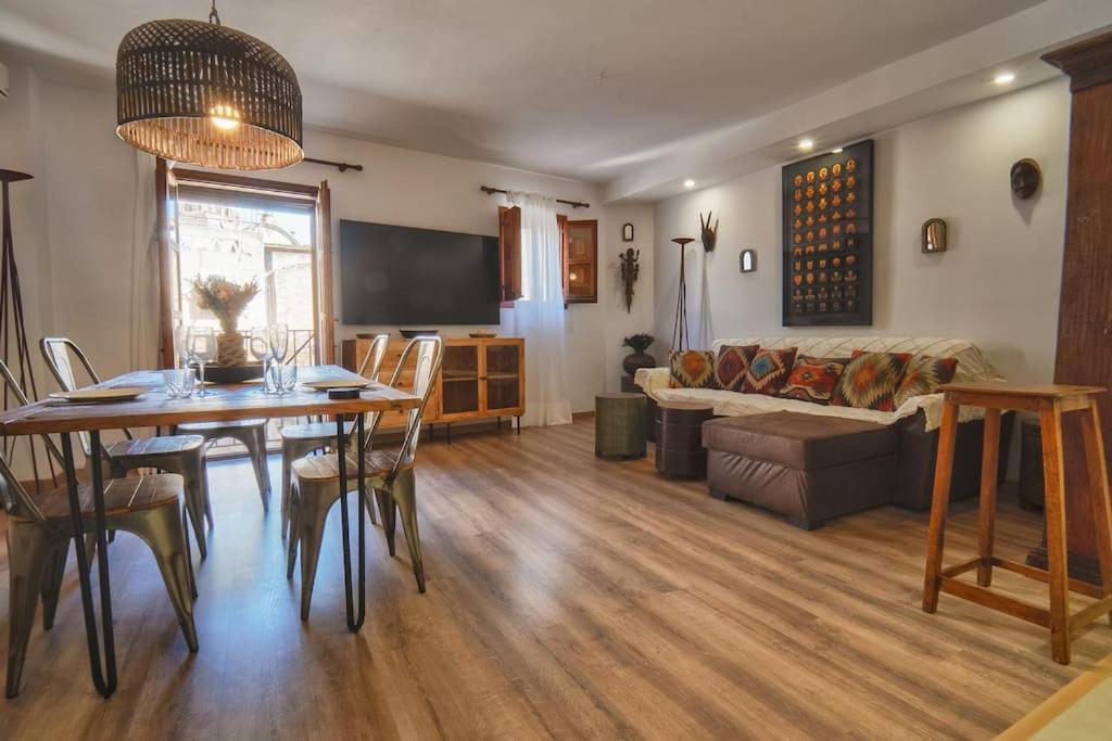 Hotel SeaHomes Vacations - Centric Apt 100m Beach and PKG - Image 1