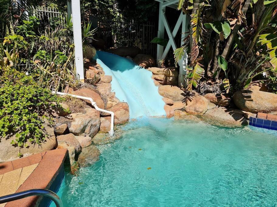 Oceanic Escape Top Floor 2 mins from beach