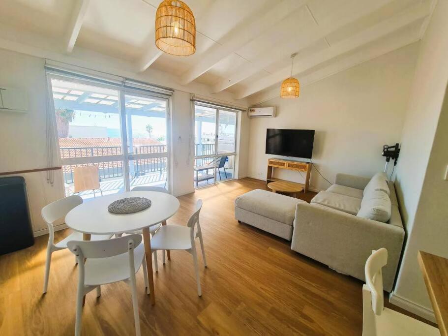 Oceanic Escape Top Floor 2 mins from beach