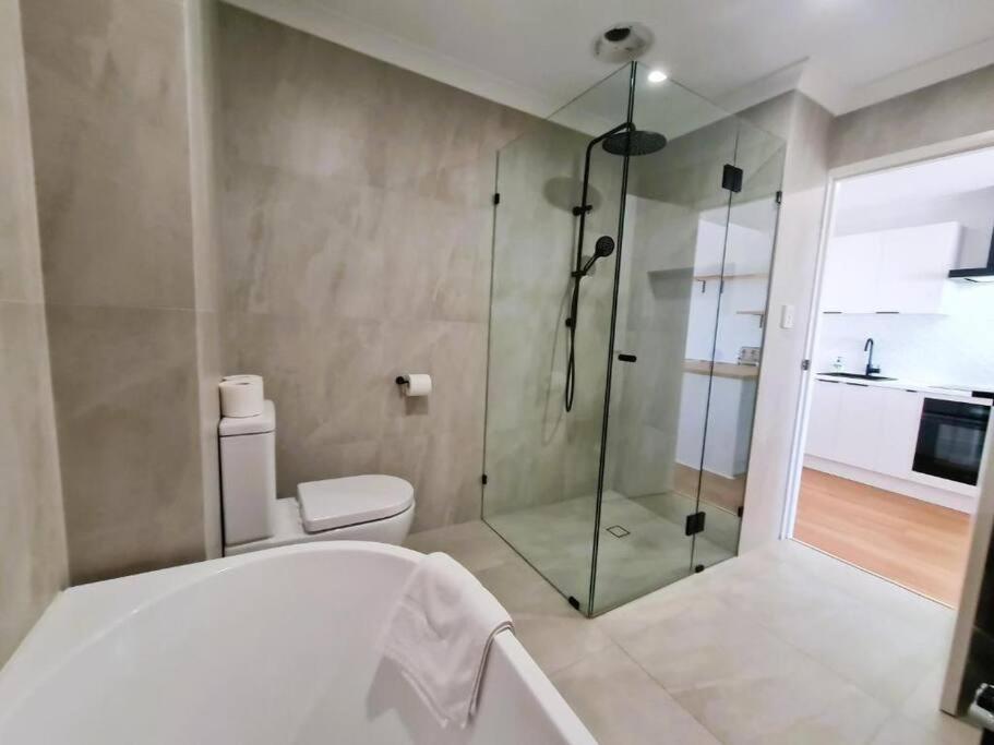 Oceanic Escape Top Floor 2 mins from beach