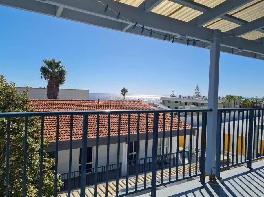 Oceanic Escape Top Floor 2 mins from beach
