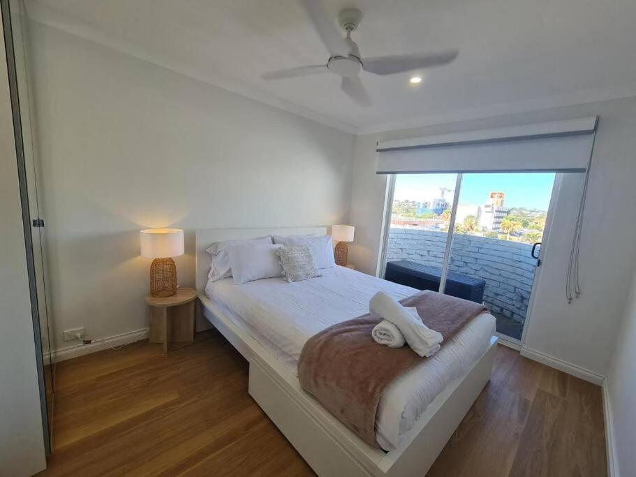 Oceanic Escape Top Floor 2 mins from beach