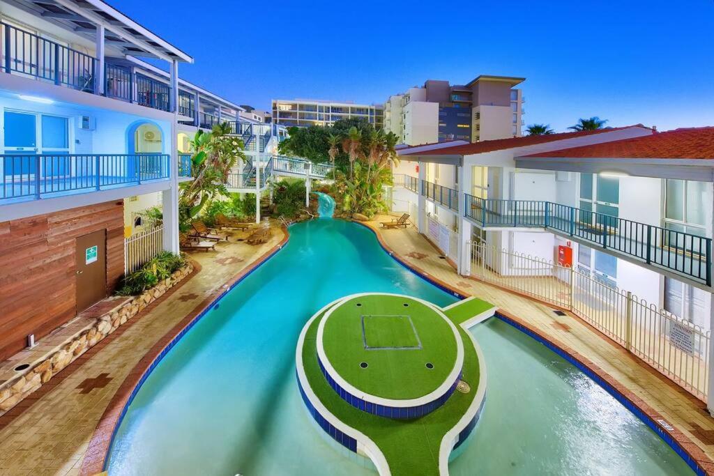 Oceanic Escape Top Floor 2 mins from beach