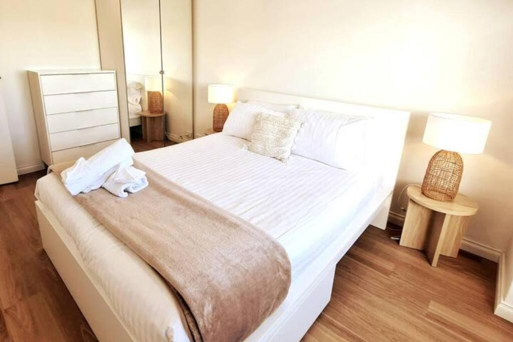 Oceanic Escape Top Floor 2 mins from beach