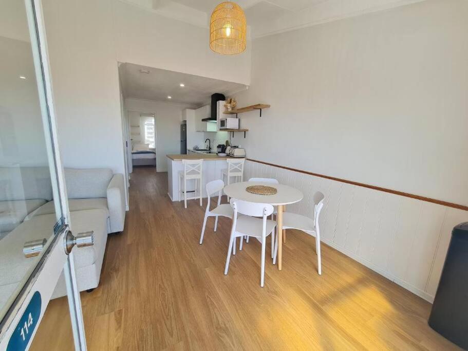 Oceanic Escape Top Floor 2 mins from beach