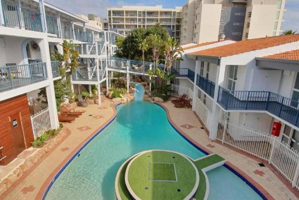 Oceanic Escape Top Floor 2 mins from beach