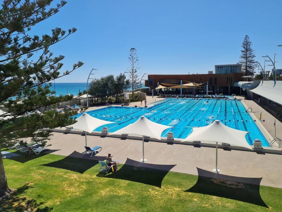 Oceanic Escape Top Floor 2 mins from beach