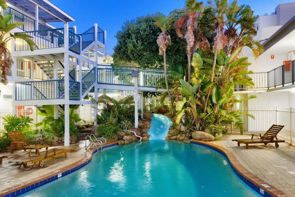 Oceanic Escape Top Floor 2 mins from beach
