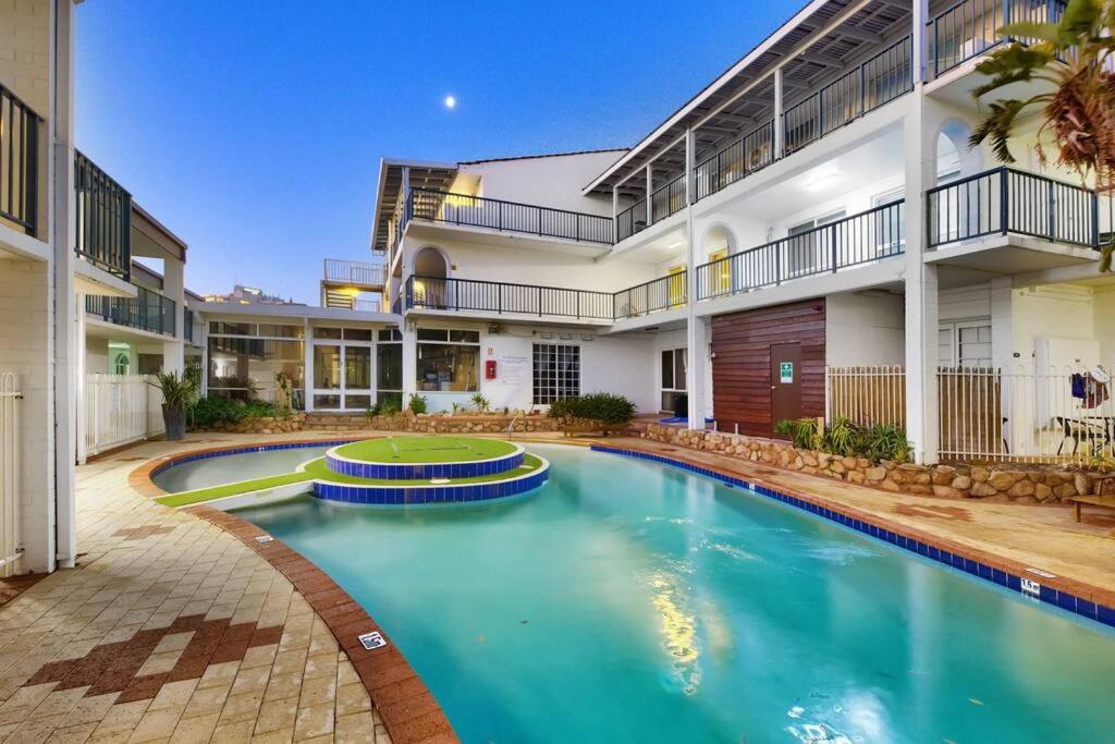 Oceanic Escape Top Floor 2 mins from beach