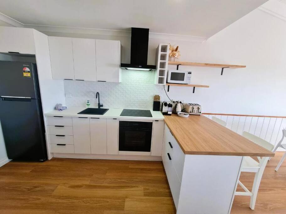 Oceanic Escape Top Floor 2 mins from beach