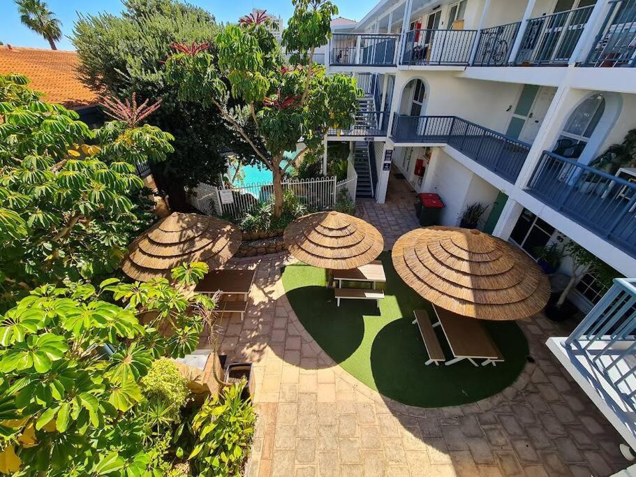 Oceanic Escape Top Floor 2 mins from beach