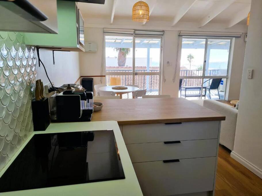 Oceanic Escape Top Floor 2 mins from beach