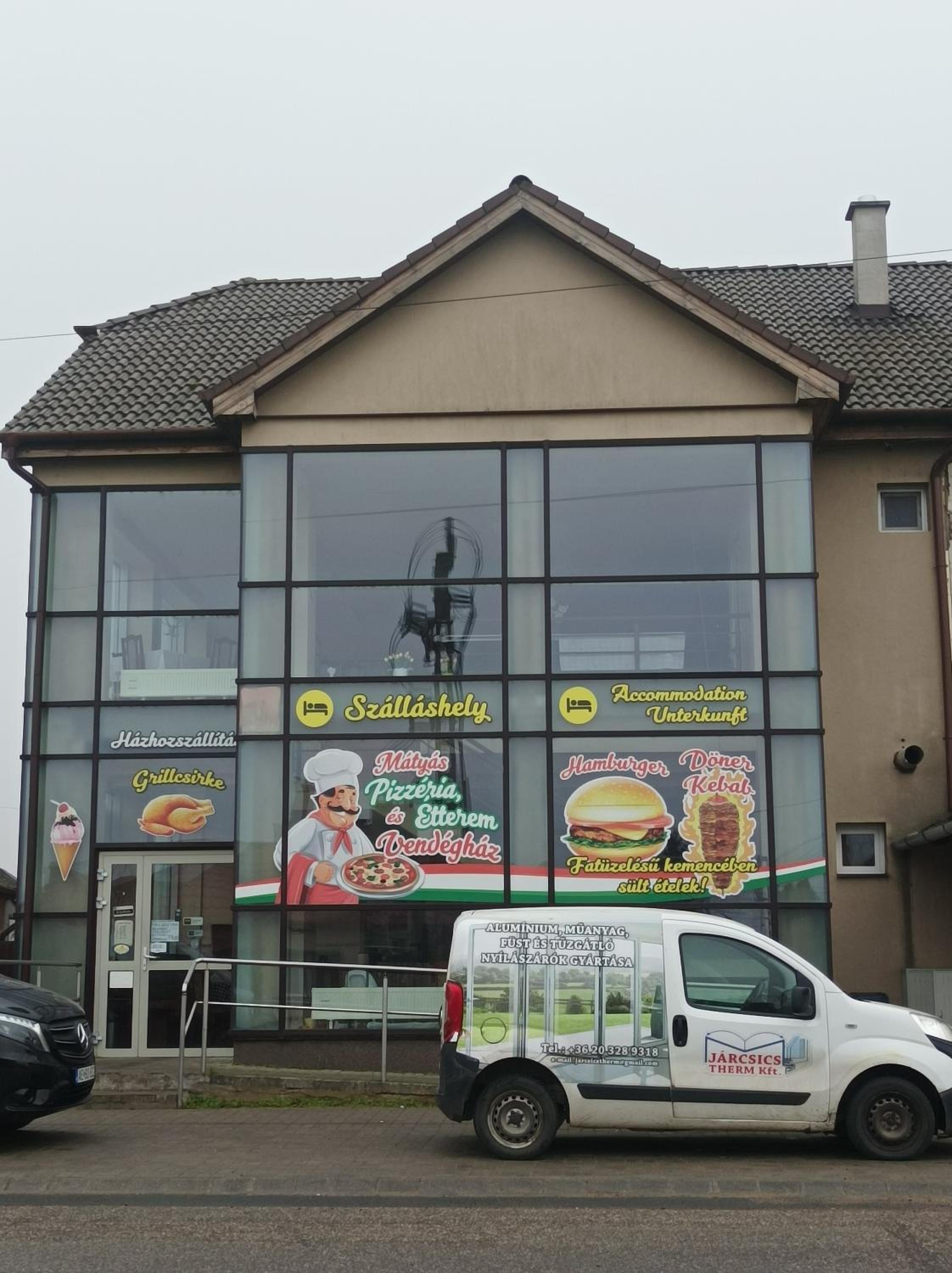 Mátyás Pizzéria, Étterem és Vendégház
