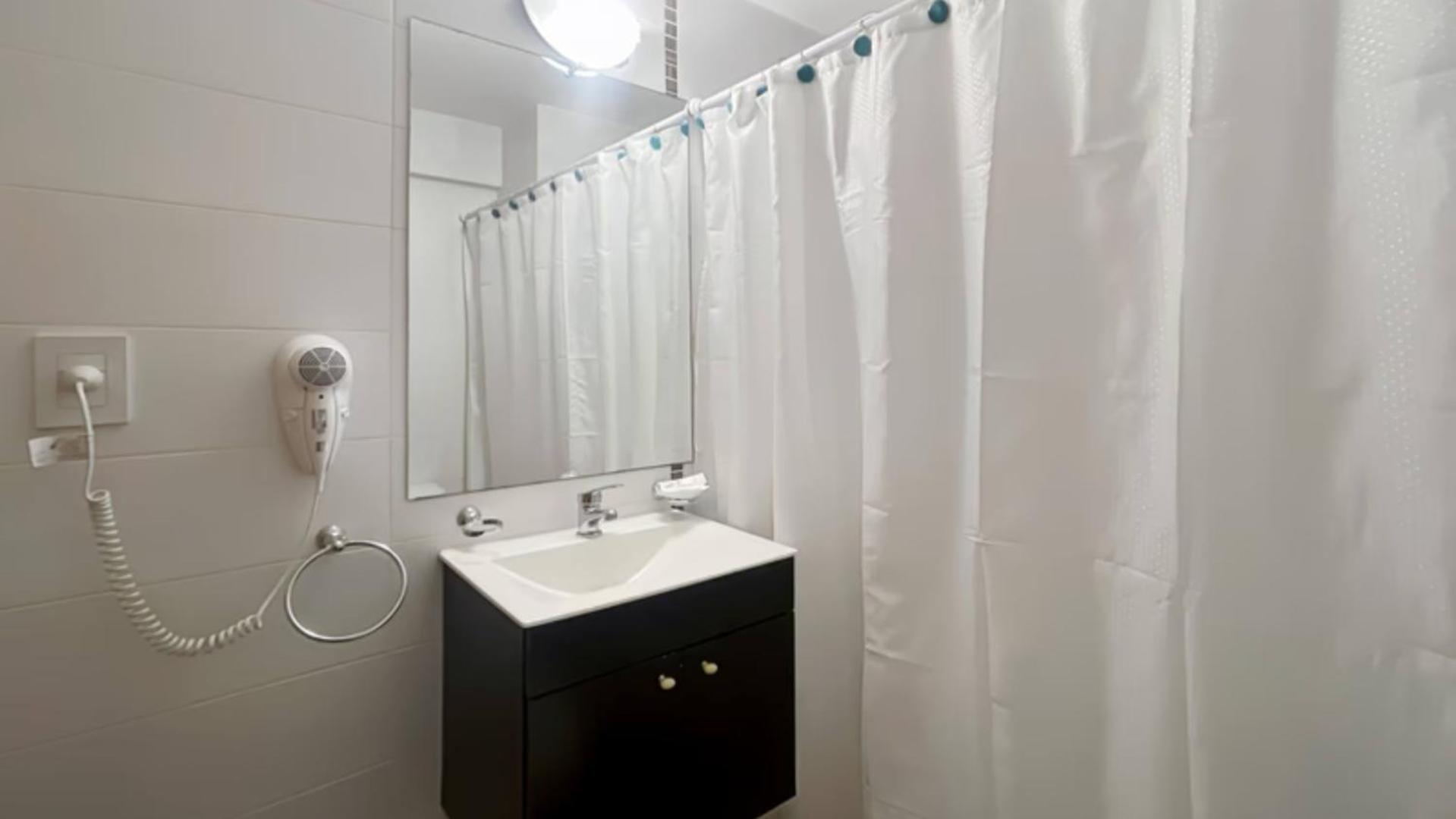 Modern Studio with Amenities in the Heart of the City -U6