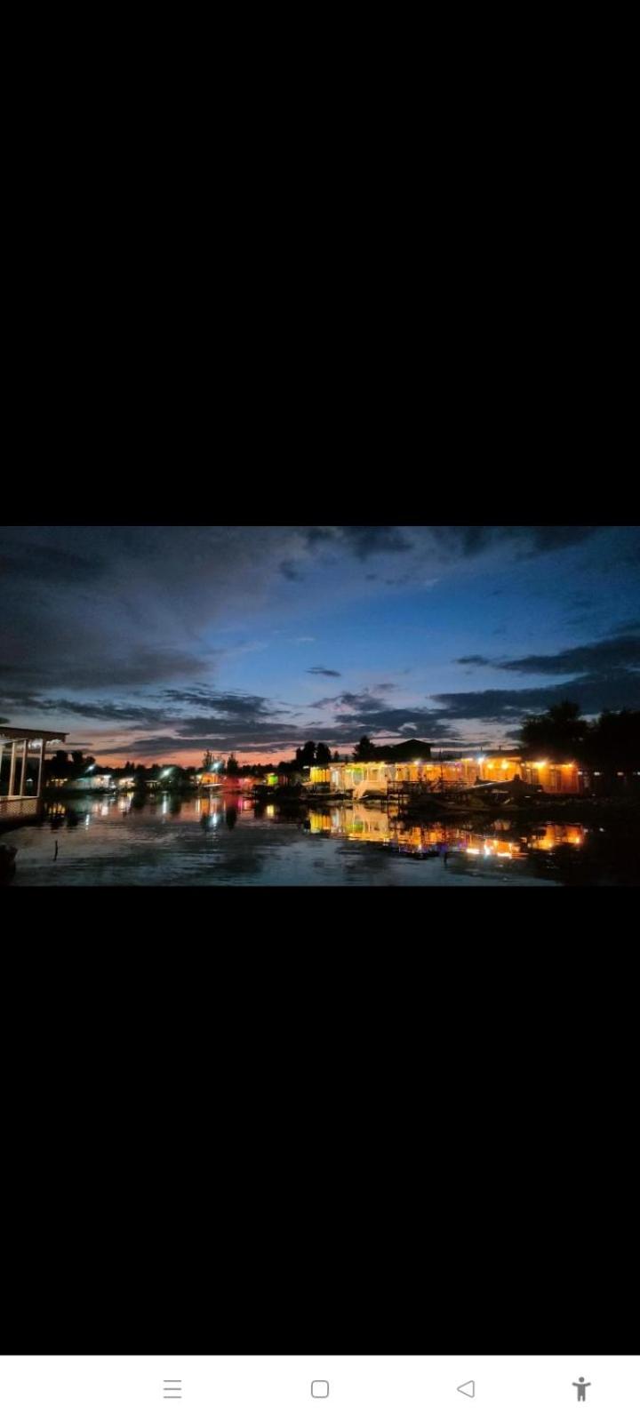 Houseboat New Suzan