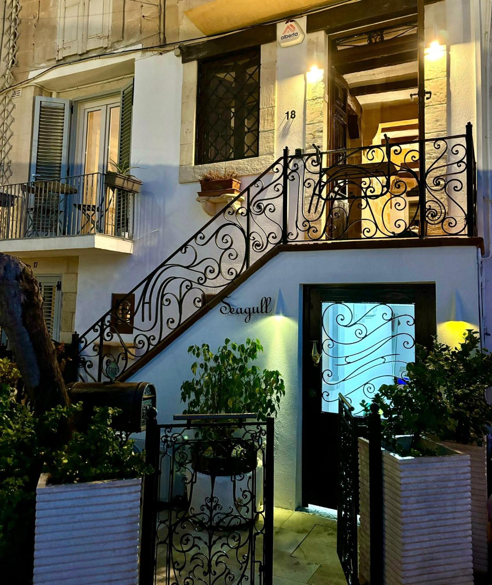 Seagull Birgu Seaview Romantic Home view 2