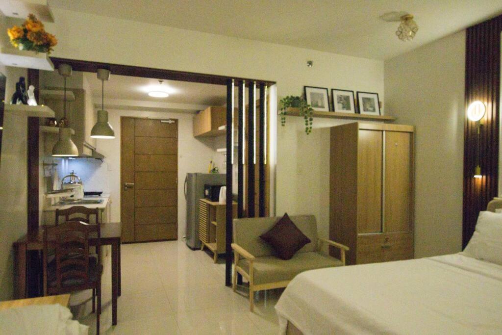 Casa - City Center Studio Apartment Near Ayala Mall view 2