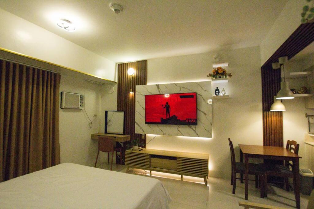 Casa - City Center Studio Apartment Near Ayala Mall view 3