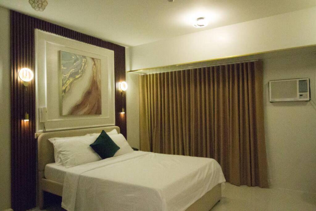 Casa - City Center Studio Apartment Near Ayala Mall view 4