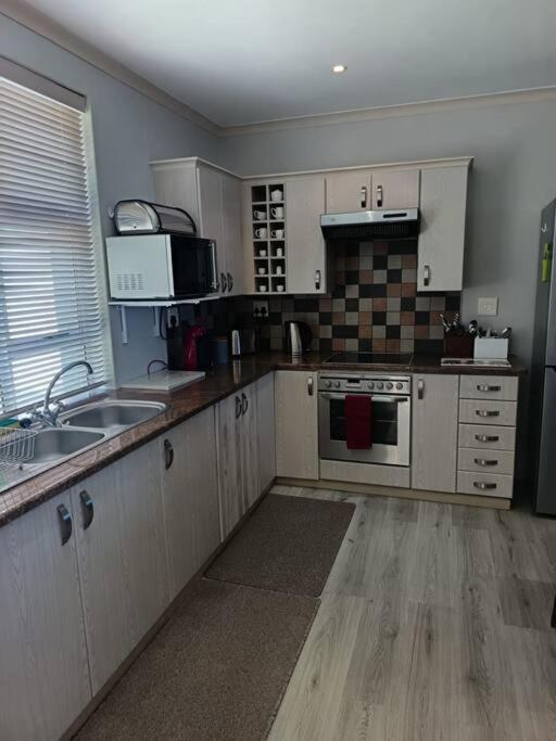 Apartment in Mossel Bay Villa 5-3 view 3