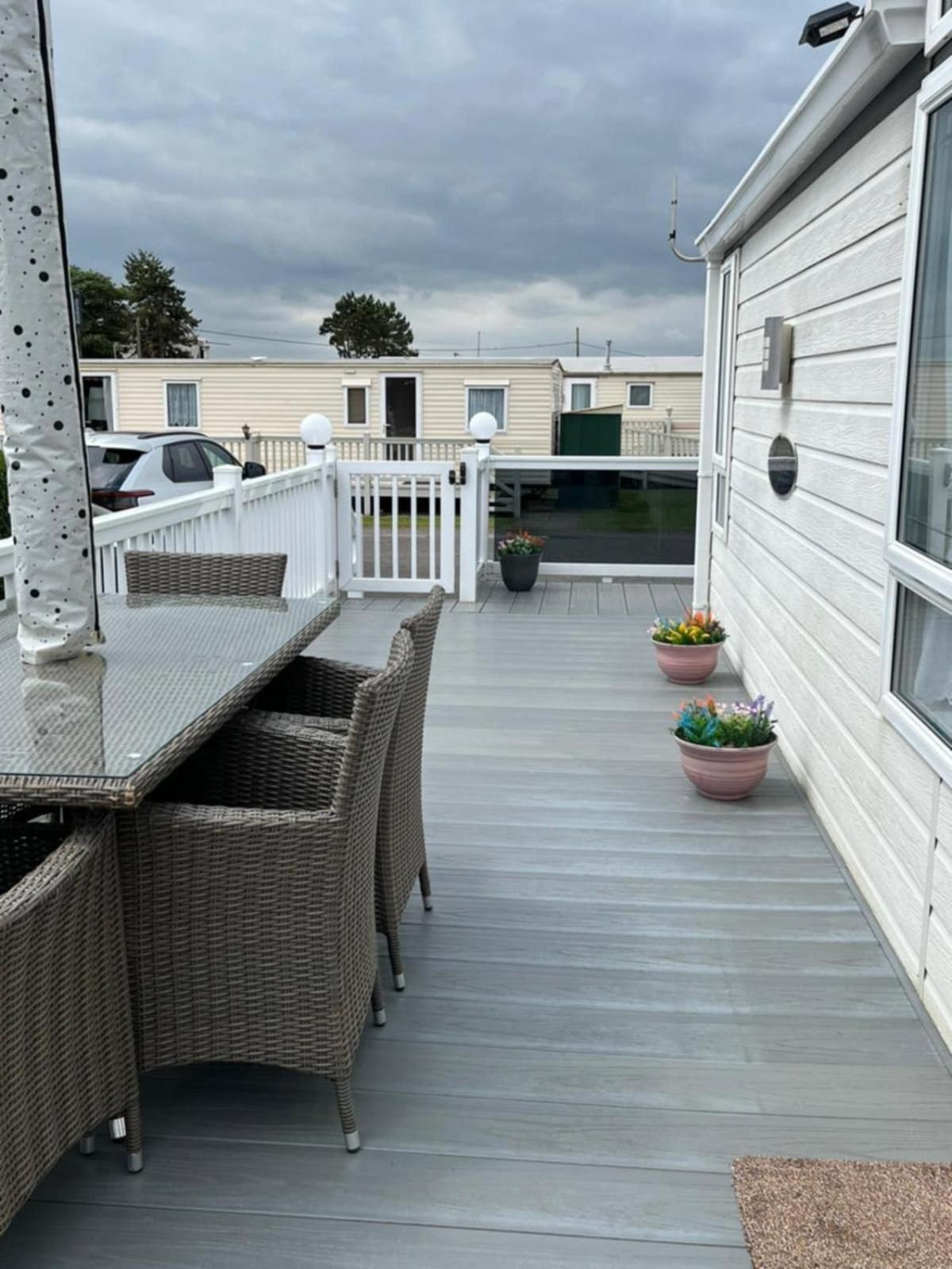 E3 2 BED DELUXE SANDFIELD NEXT To THE GOLDEN PALM view 3