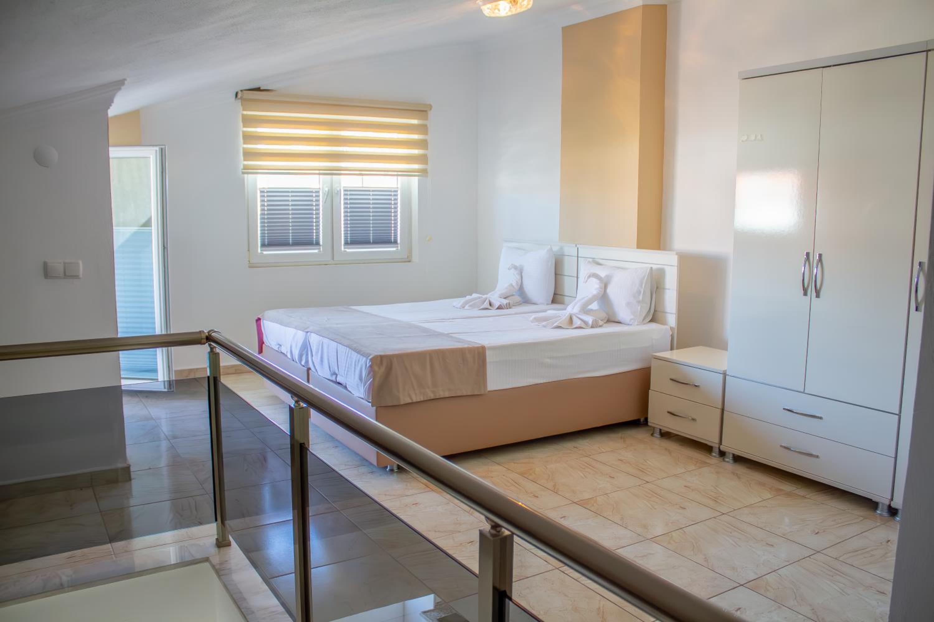 Güden-Pearl - Image 211